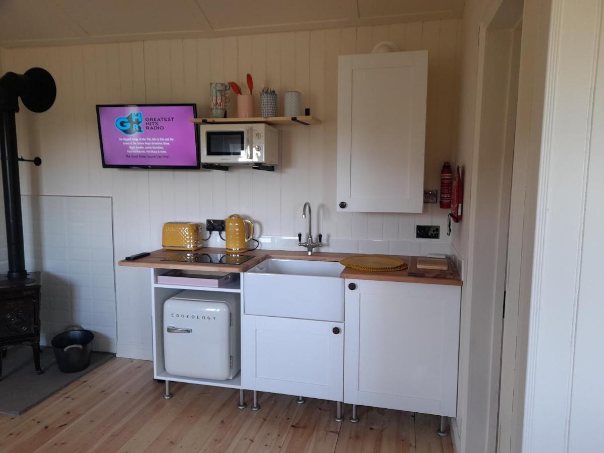 Dinky'S Den Lägenhet Coverack Exteriör bild