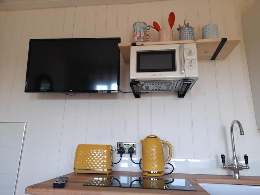 Dinky'S Den Lägenhet Coverack Exteriör bild