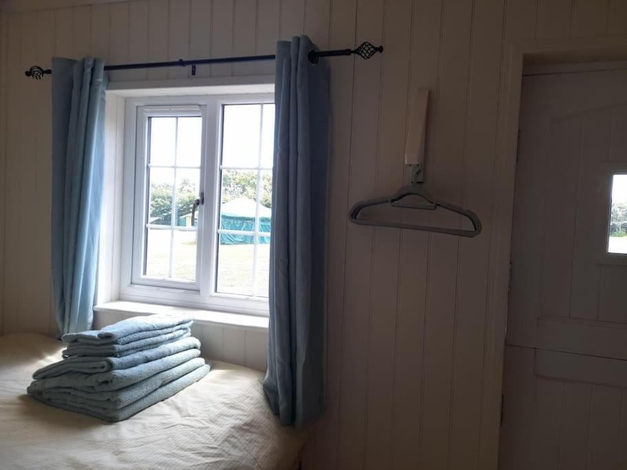 Dinky'S Den Lägenhet Coverack Exteriör bild