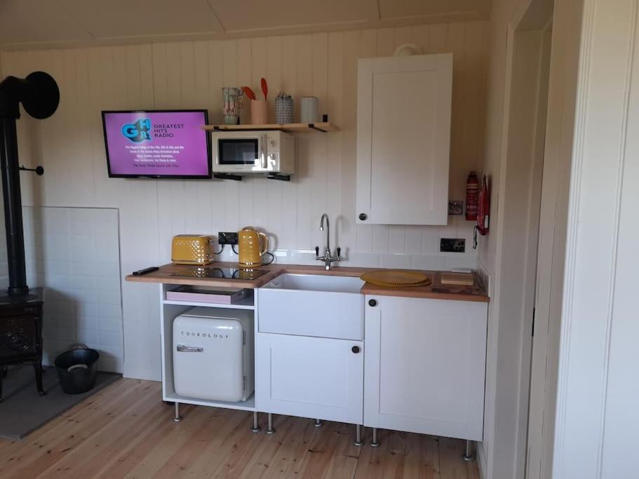 Dinky'S Den Lägenhet Coverack Exteriör bild